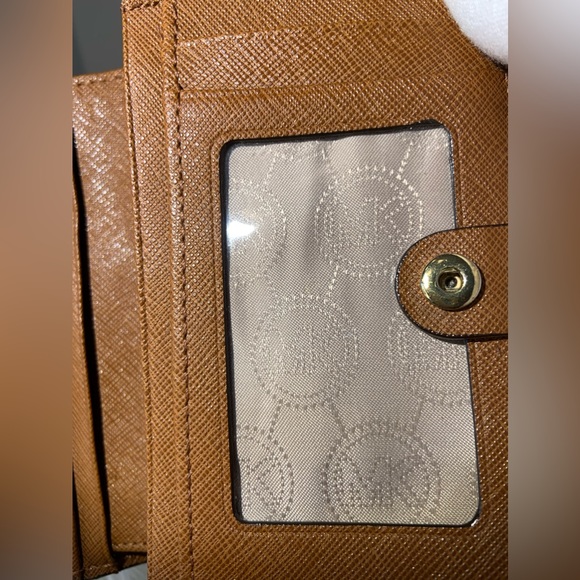 Michael Kors Authentic Pebbled Compact Wallet NWOT - Picture 5 of 10